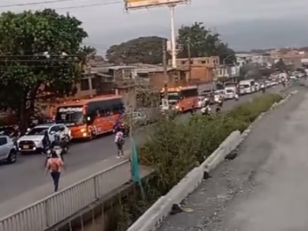 Caos Vehicular En La Via Cali Candelaria No Hay Movilidad En El Puente De Juanchito.jpg