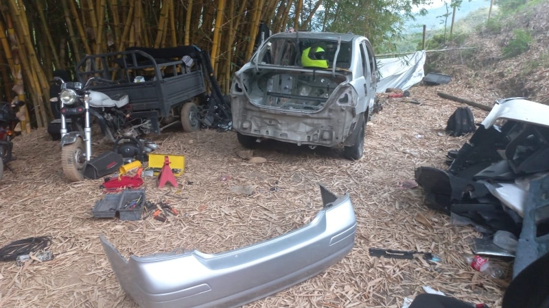 Cuatro Hombres Fueron Capturados Desguazando Vehiculos Robados.jpg