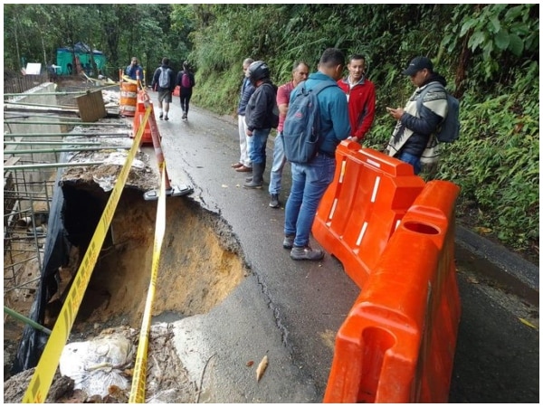 Fuerte Aguacero En Quindio Genera Desbordamiento Y Cierre De Via Hacia El Valle De Cocora.jpg