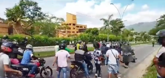 Tropel Policia Y Motos.png