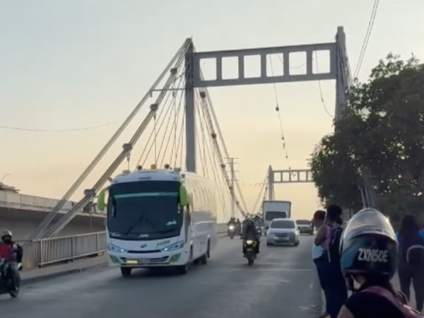 Puente De Juanchito En Un Solo Sentido.jpg