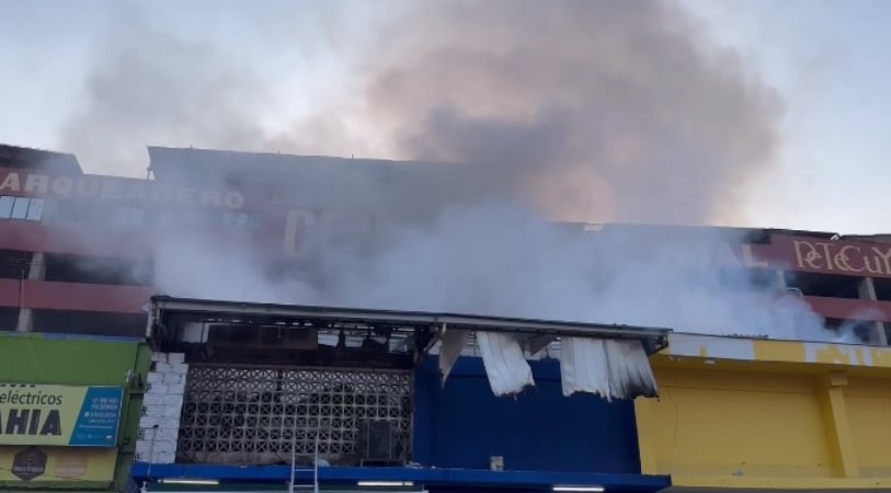 Fuerte Incendio Consumio Varios Locales En El Centro De Cali.jpg