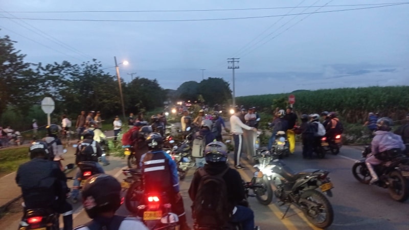 Manifestantes Bloquean La Via Cali Rozo.jpg